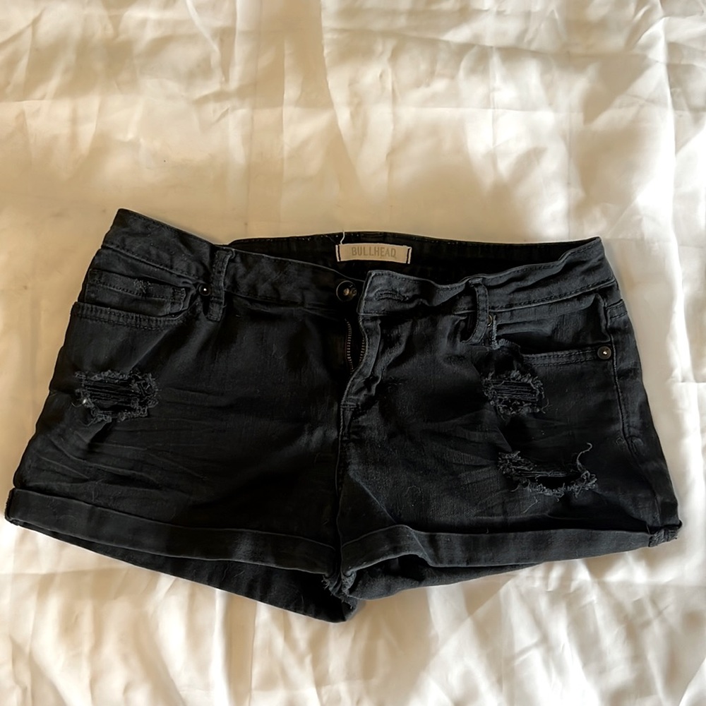 Black distressed Bullhead jean shorts (9)